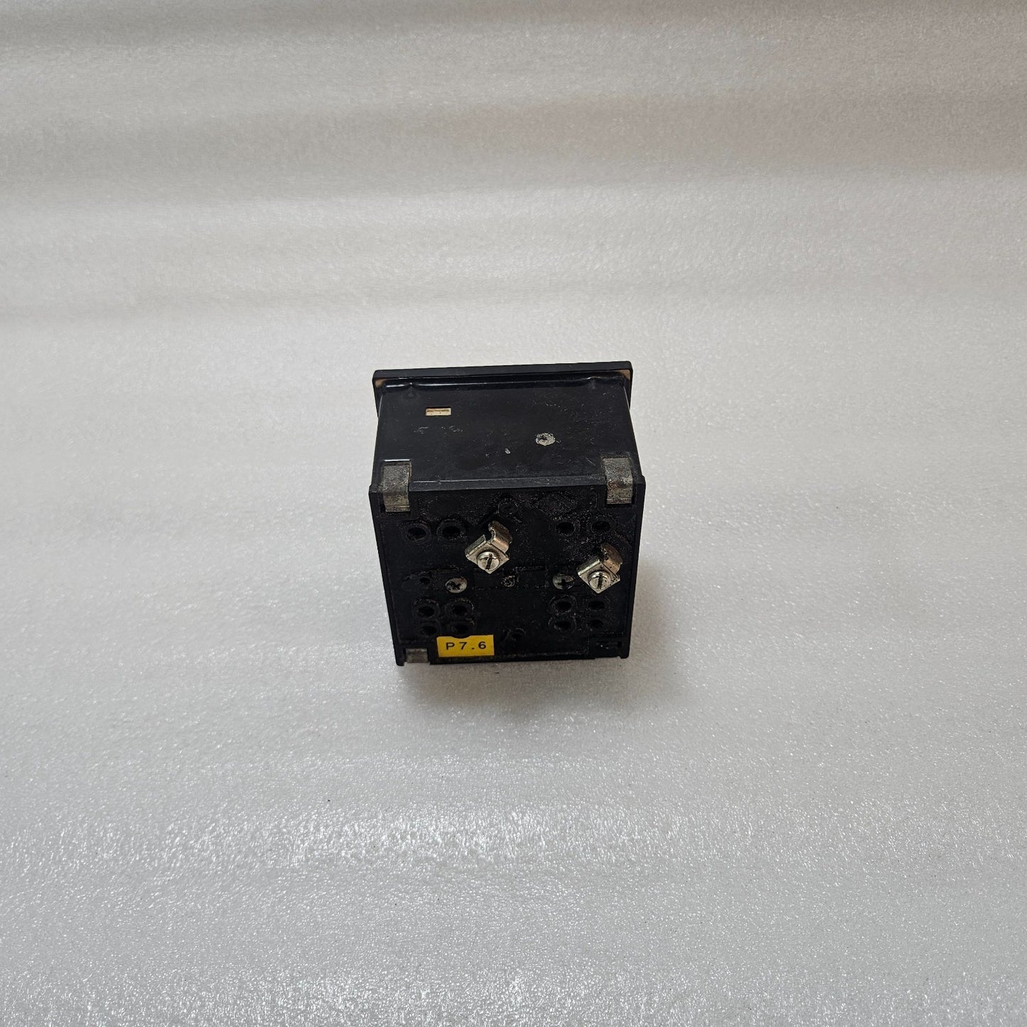 CELSA PANEL MOUNT FREQUENCY METER 55-65 HZ 440V ANALOG FREQUENCY INDICATOR
