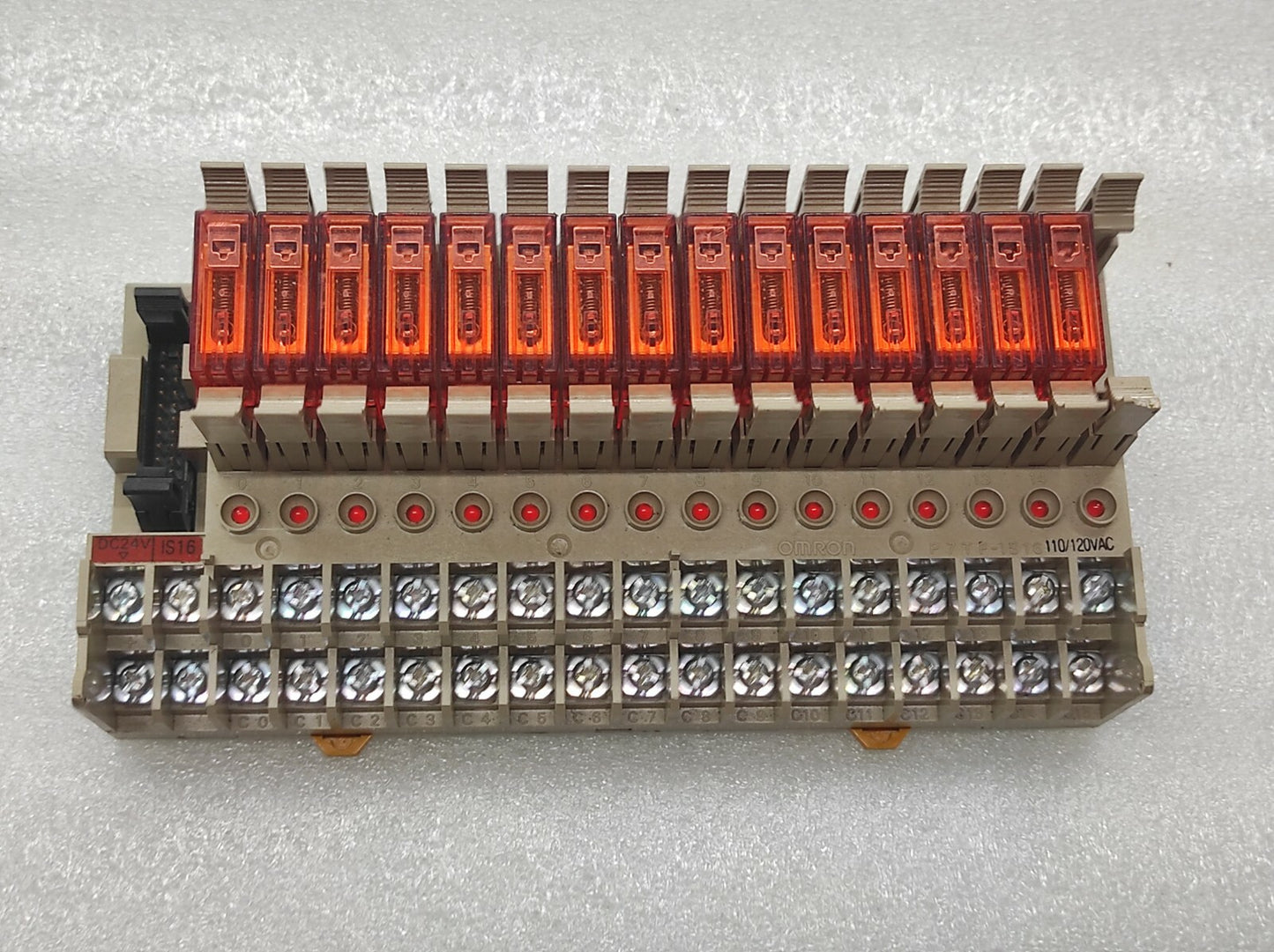OMRON G7T 1122S 110-120VAC 15 UNIT RELAY WITH BASE MODULE