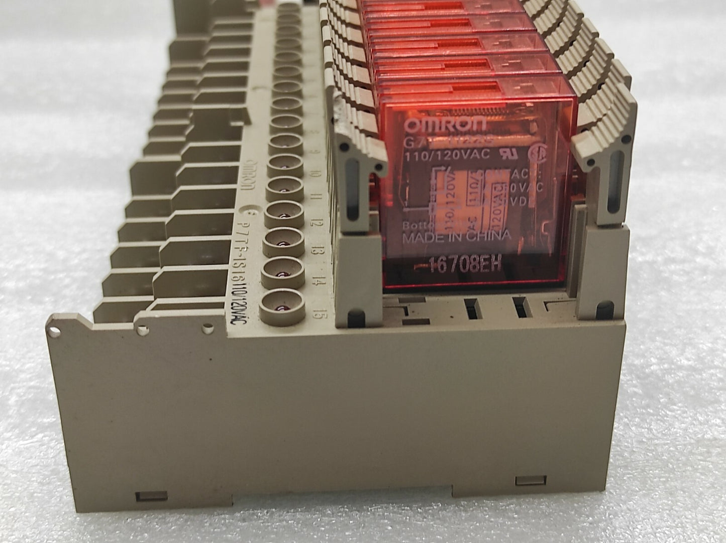 OMRON G7T 1122S 110-120VAC 15 UNIT RELAY WITH BASE MODULE
