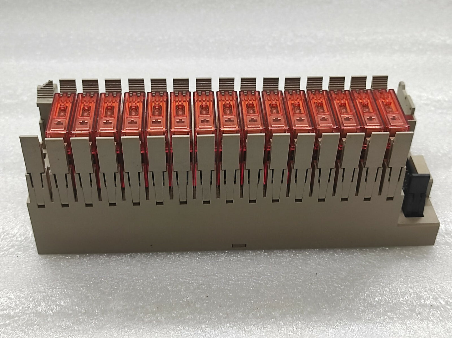 OMRON G7T 1122S 110-120VAC 15 UNIT RELAY WITH BASE MODULE