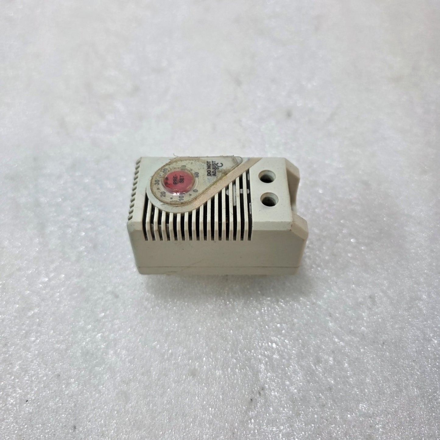 STEGO 1146 NC THERMOSTAT 01146.9-00 – 15A 120VAC / 10A 250VAC PANEL TEMPERATURE