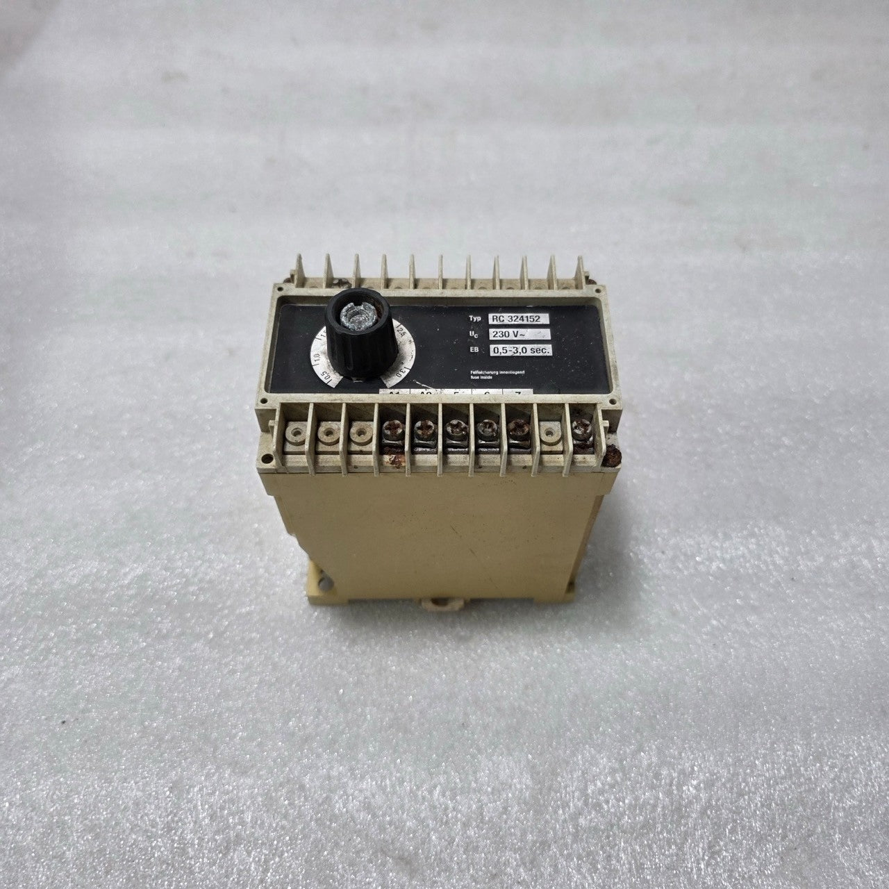 RC 324152 TIME DELAY RELAY 230V AC ADJUSTABLE 0.5–3.0 SECONDS INDUSTRIAL CONTROL