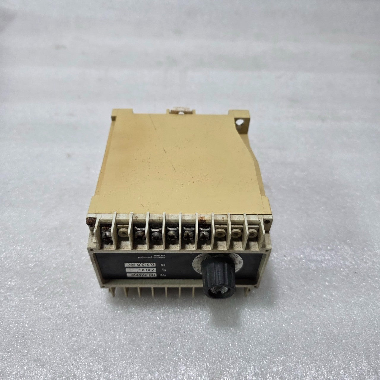 RC 324152 TIME DELAY RELAY 230V AC ADJUSTABLE 0.5–3.0 SECONDS INDUSTRIAL CONTROL