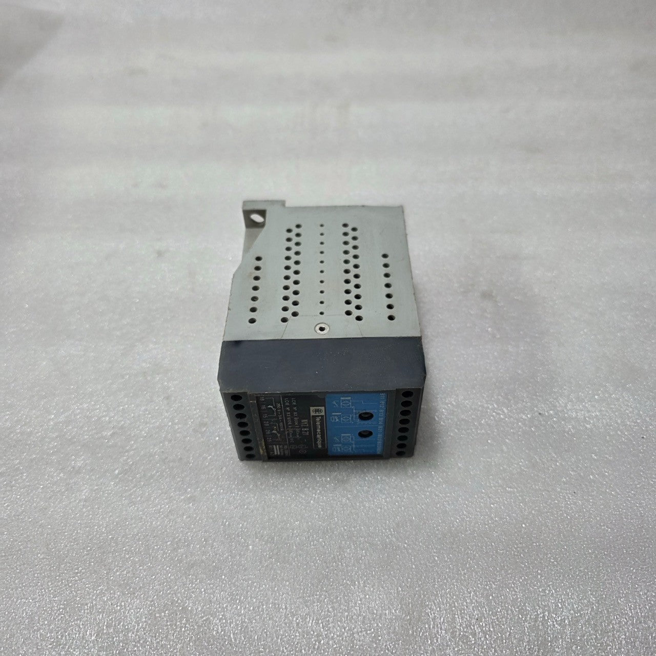 TELEMECANIQUE NY2 B21 INTRINSICALLY SAFE CONTROL RELAY MODULE | 110/220VAC 50/60