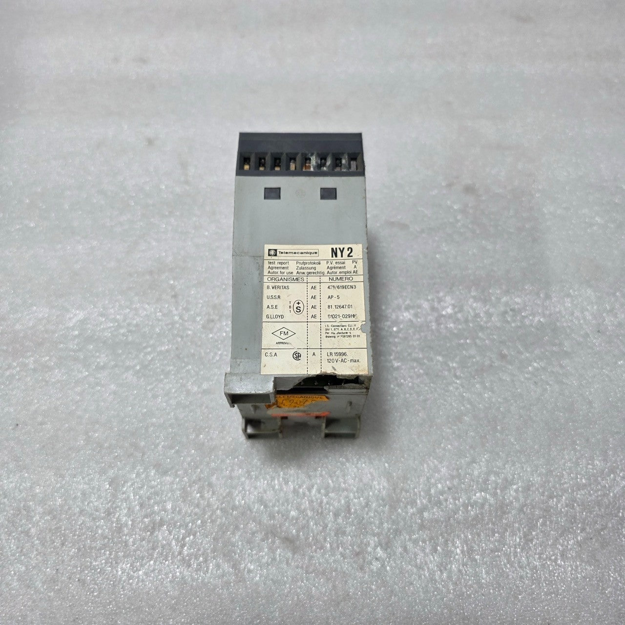 TELEMECANIQUE NY2 B21 INTRINSICALLY SAFE CONTROL RELAY MODULE | 110/220VAC 50/60