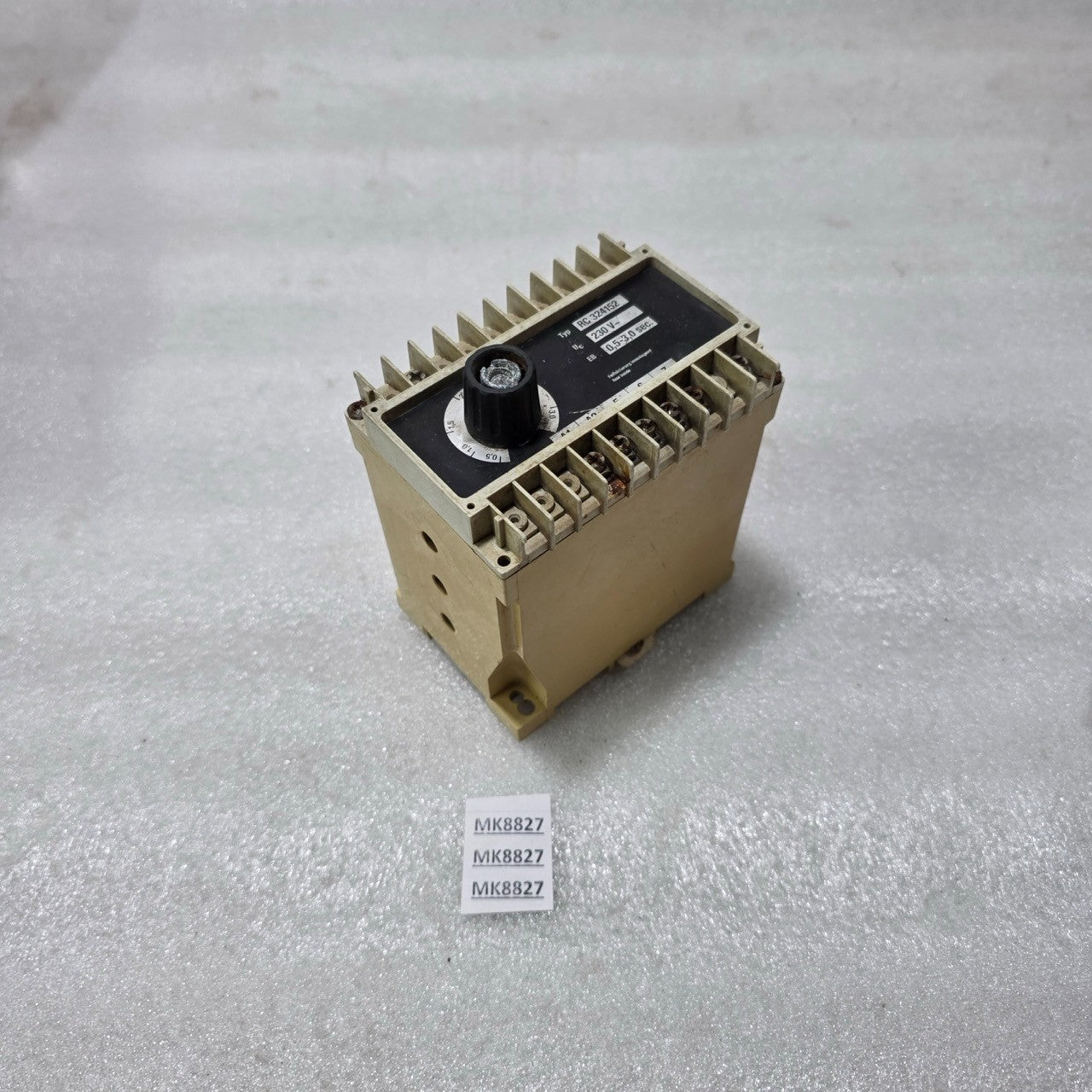 RC 324152 TIME DELAY RELAY 230V AC ADJUSTABLE 0.5–3.0 SECONDS INDUSTRIAL CONTROL