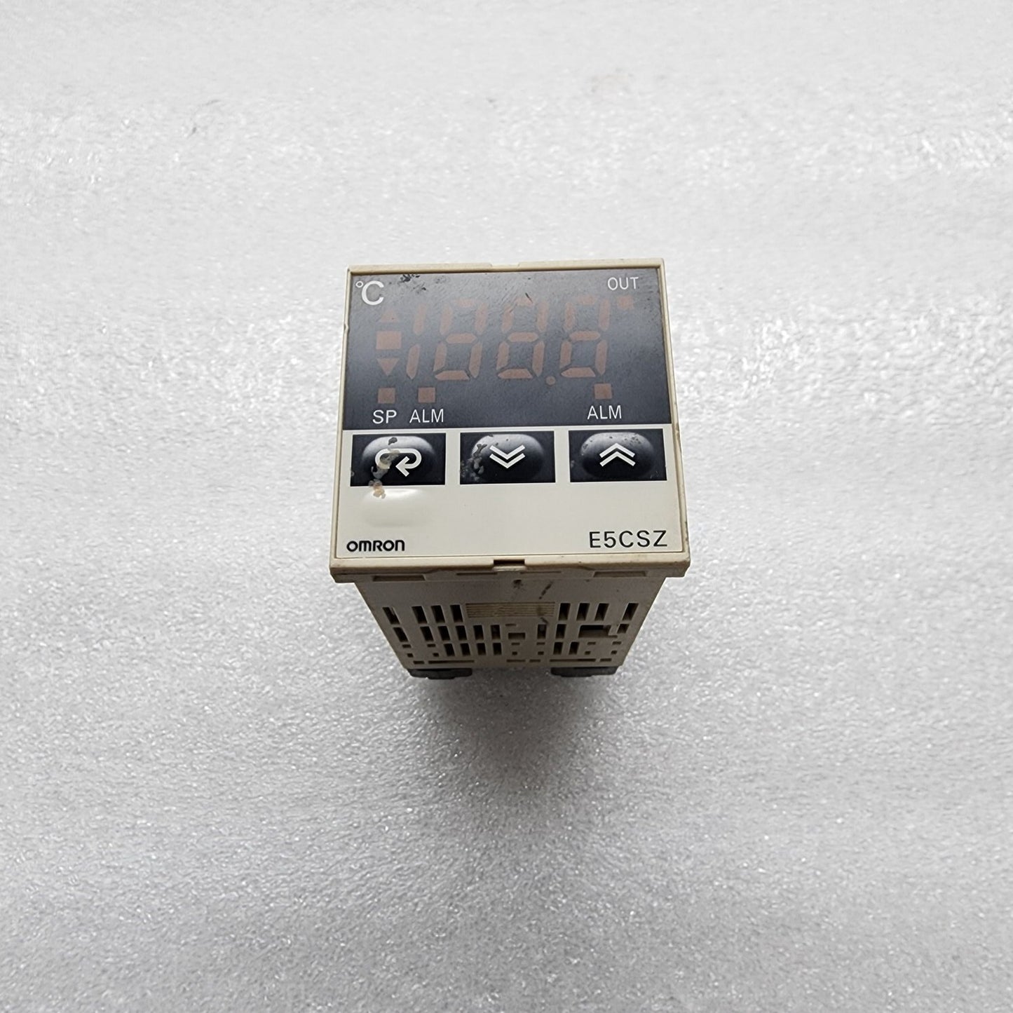 OMRON E5CSZ-R1T TEMPERATURE CONTROLLER 100-240V