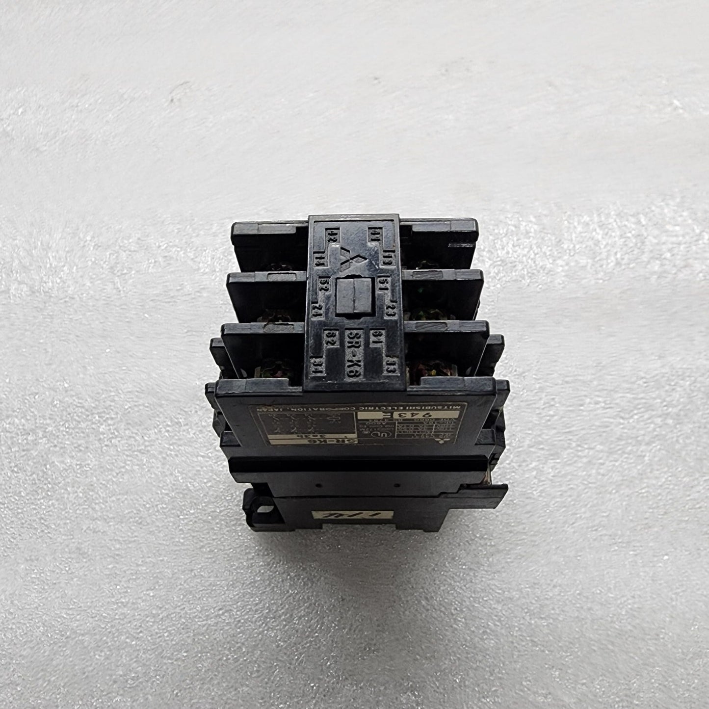 MITSUBISHI SR-K6 3-POLE MAGNETIC CONTACTOR 3A COIL VOLTAGE 380-440V
