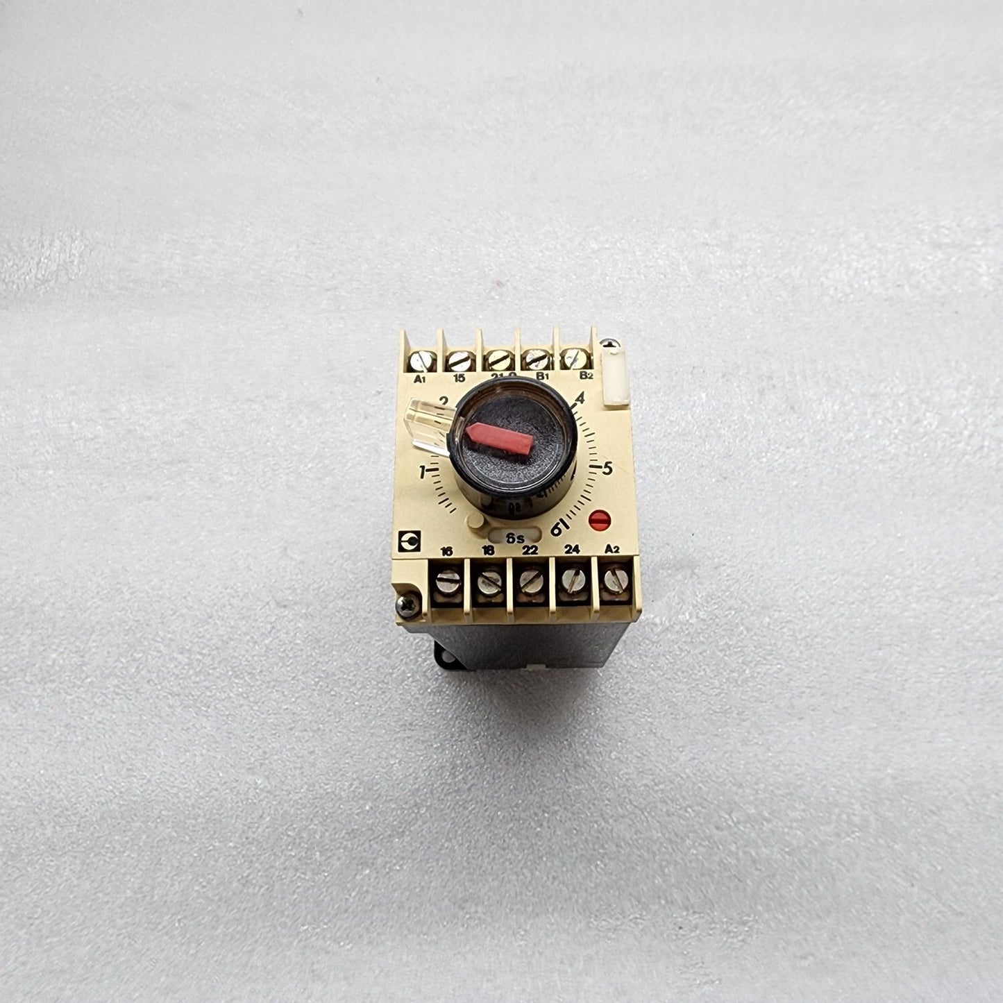 CROUZET 88275.0_60H TIMER RELAY 220V