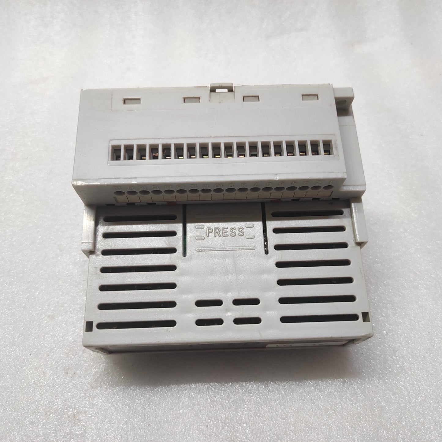 SIXTRAK AT-AO-20M-08M 8-ANALOG OUTPUT MODULE ST-AO-2OM-08FB