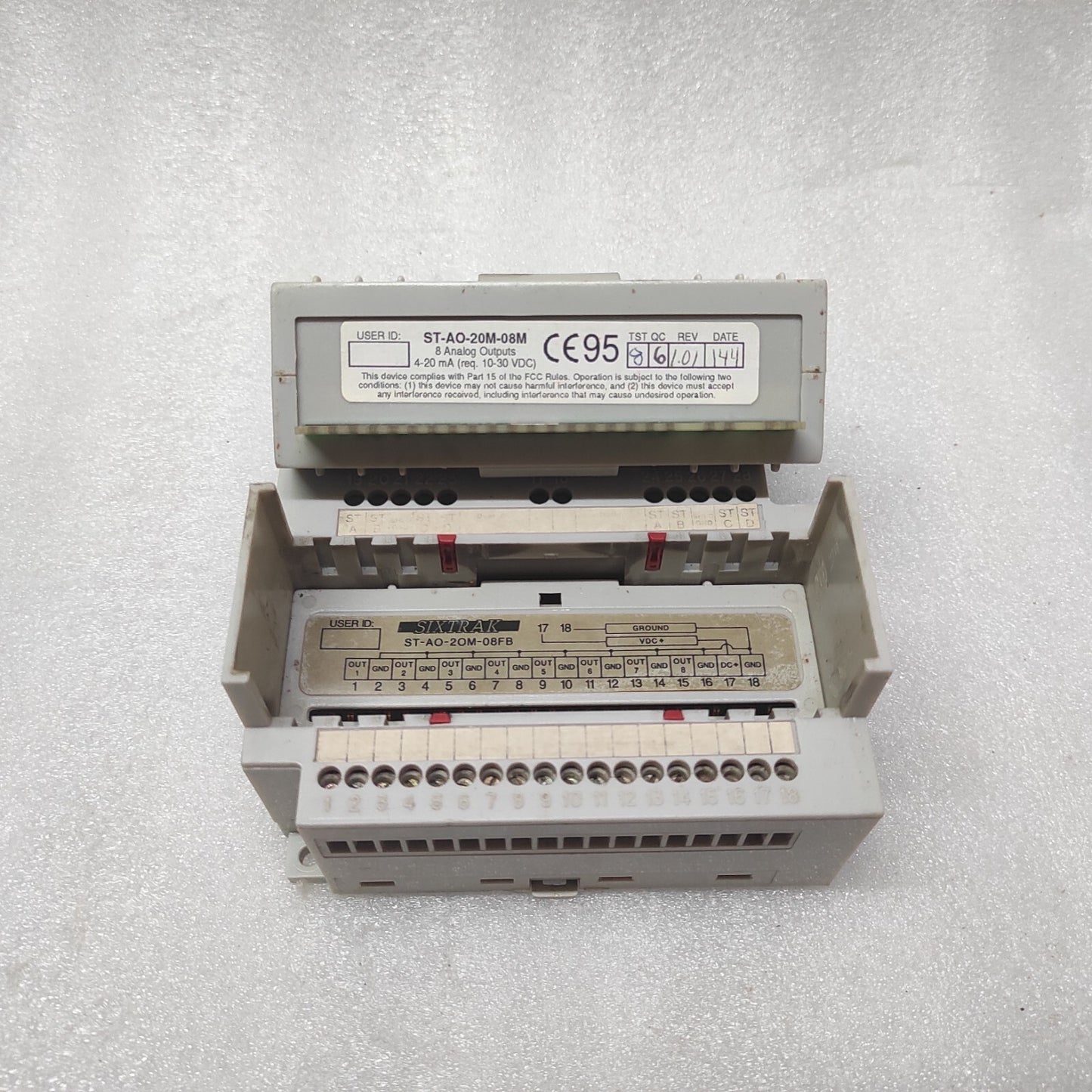 SIXTRAK AT-AO-20M-08M 8-ANALOG OUTPUT MODULE ST-AO-2OM-08FB