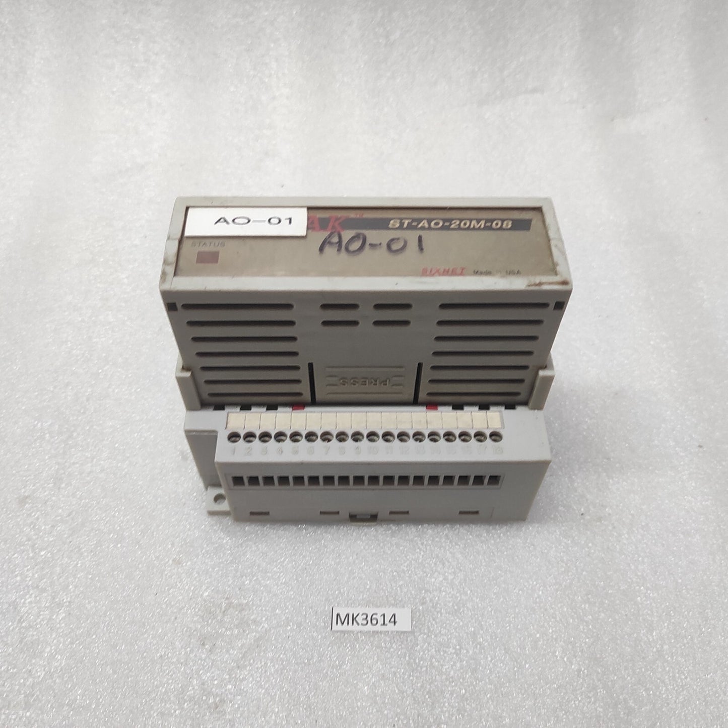 SIXTRAK AT-AO-20M-08M 8-ANALOG OUTPUT MODULE ST-AO-2OM-08FB