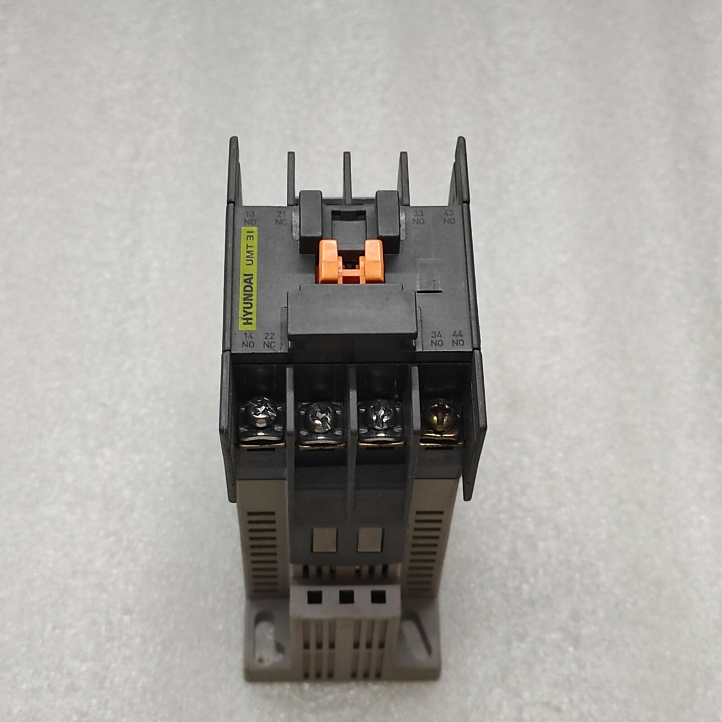 HYUNDAI UMT31 CONTACTOR RELAY 24V DC