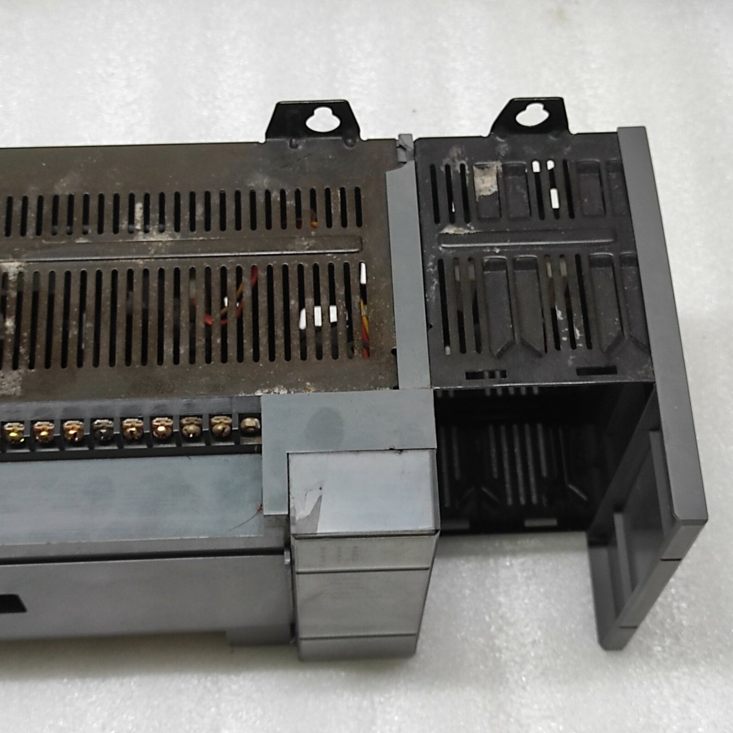 ALLEN BRADLEY 1747-L30A SLC500 PROGRAMMABLE CONTROLLER CRACKED/DAMAGED