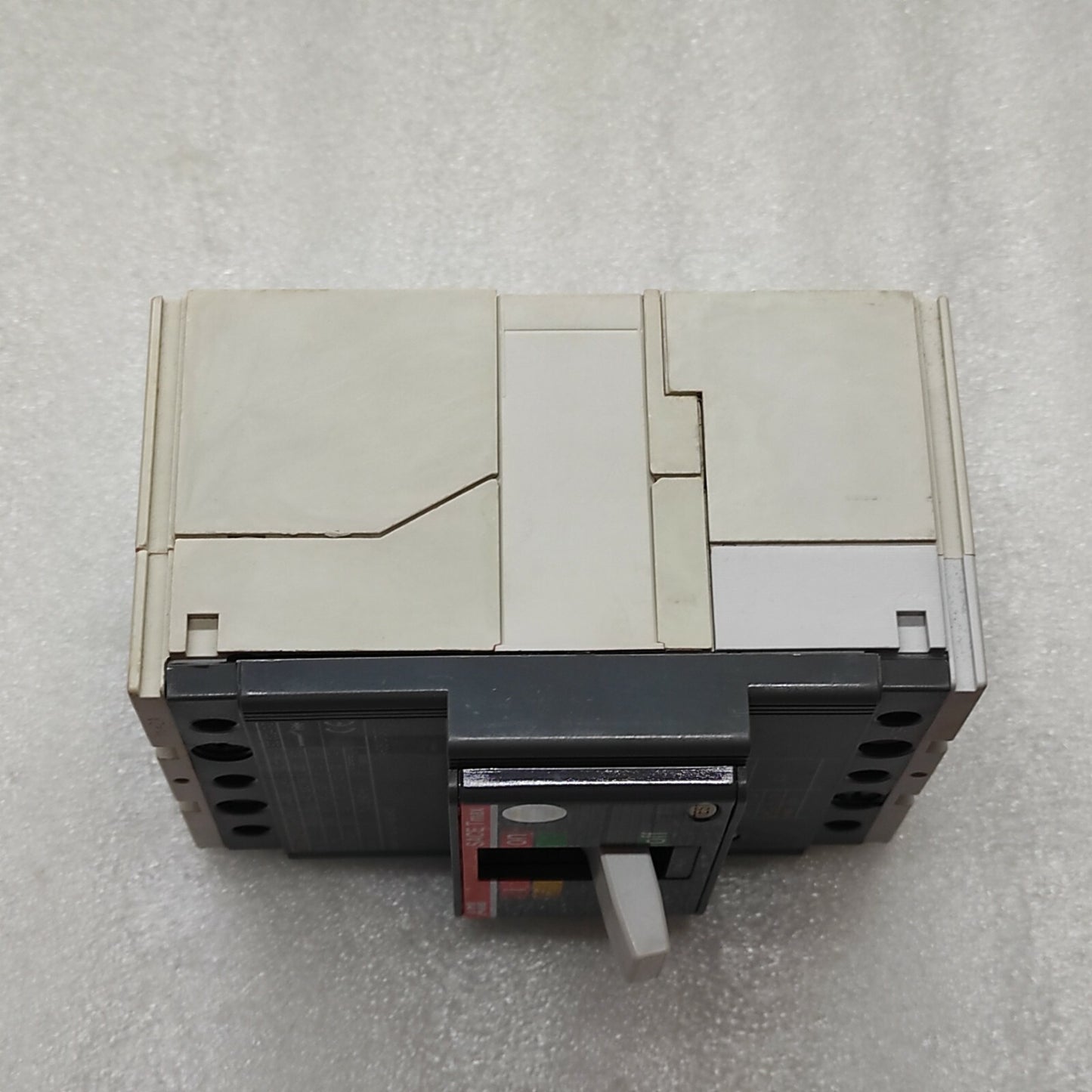 ABB 1SDA050985R1 SACE TMAX T2S 160 2A MCCB TMD2-20 3O F F CRACKED
