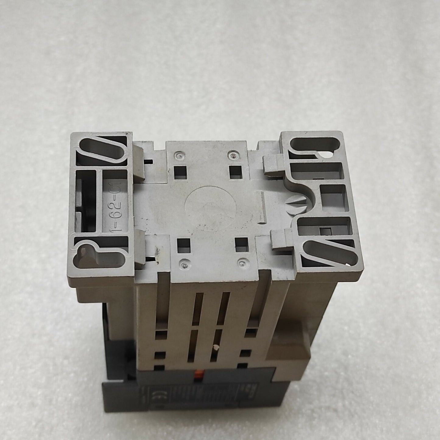 HYUNDAI UMT31 CONTACTOR RELAY 24V DC