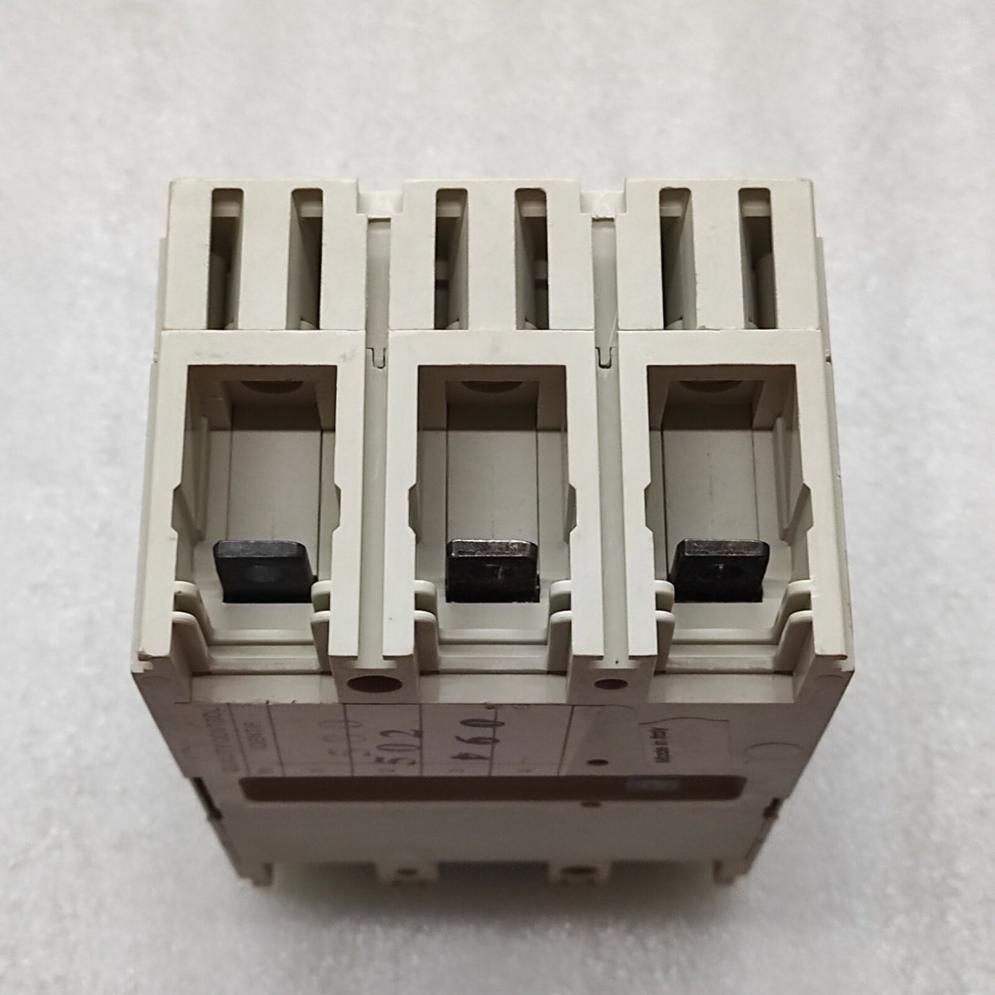 ABB 1SDA050985R1 SACE TMAX T2S 160 2A MCCB TMD2-20 3O F F CRACKED