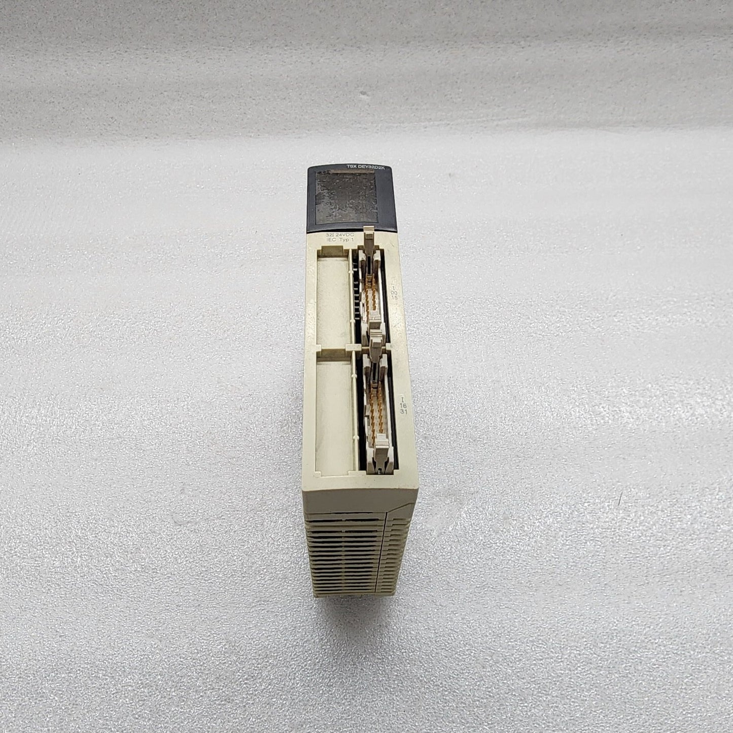 TSXDEY32D2K 32I 24VDC 8INK CONN