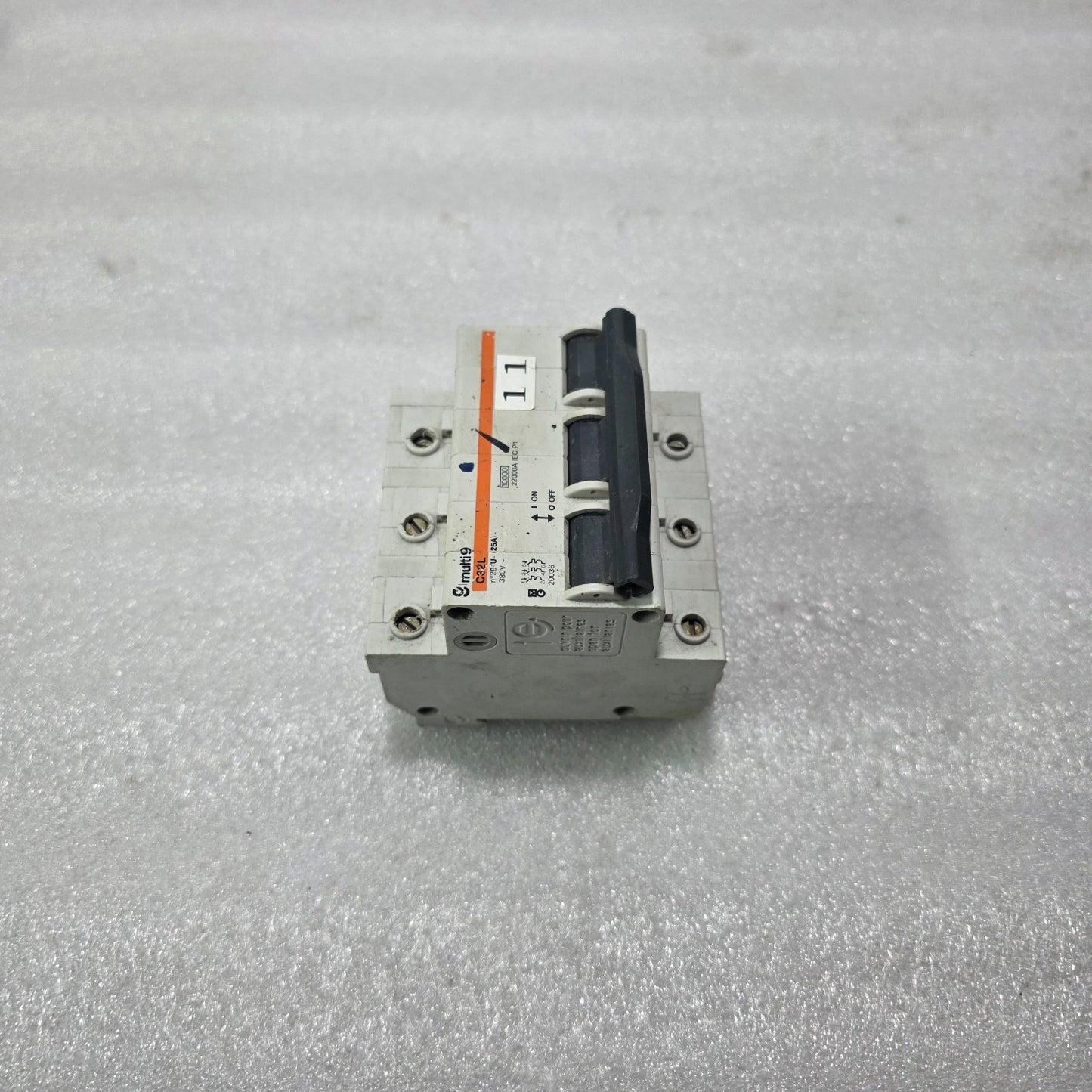 MERLIN GERIN MULTI9 C32L 25A 3 POLE MINIATURE CIRCUIT BREAKER (MCB) 380V 10KA