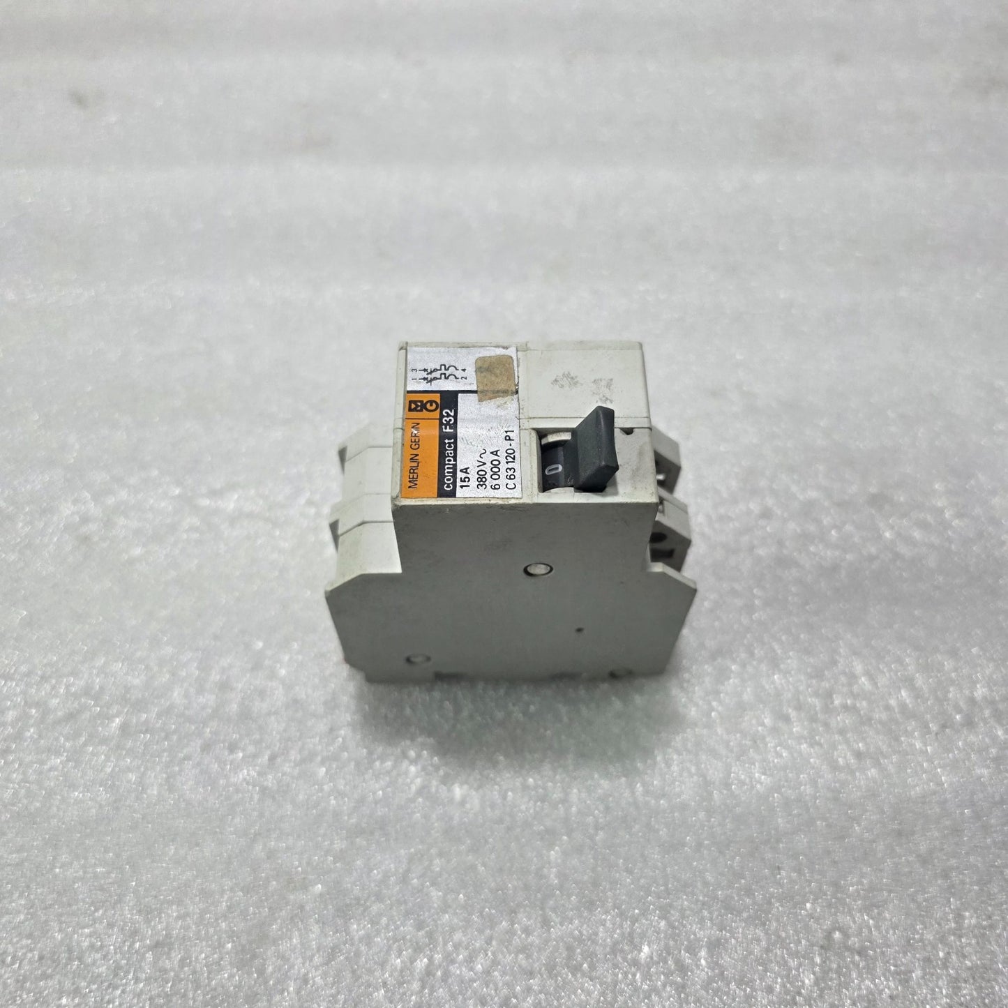 MERLIN GERIN COMPACT F32 15A 2 POLE MINIATURE CIRCUIT BREAKER 380V 6KA