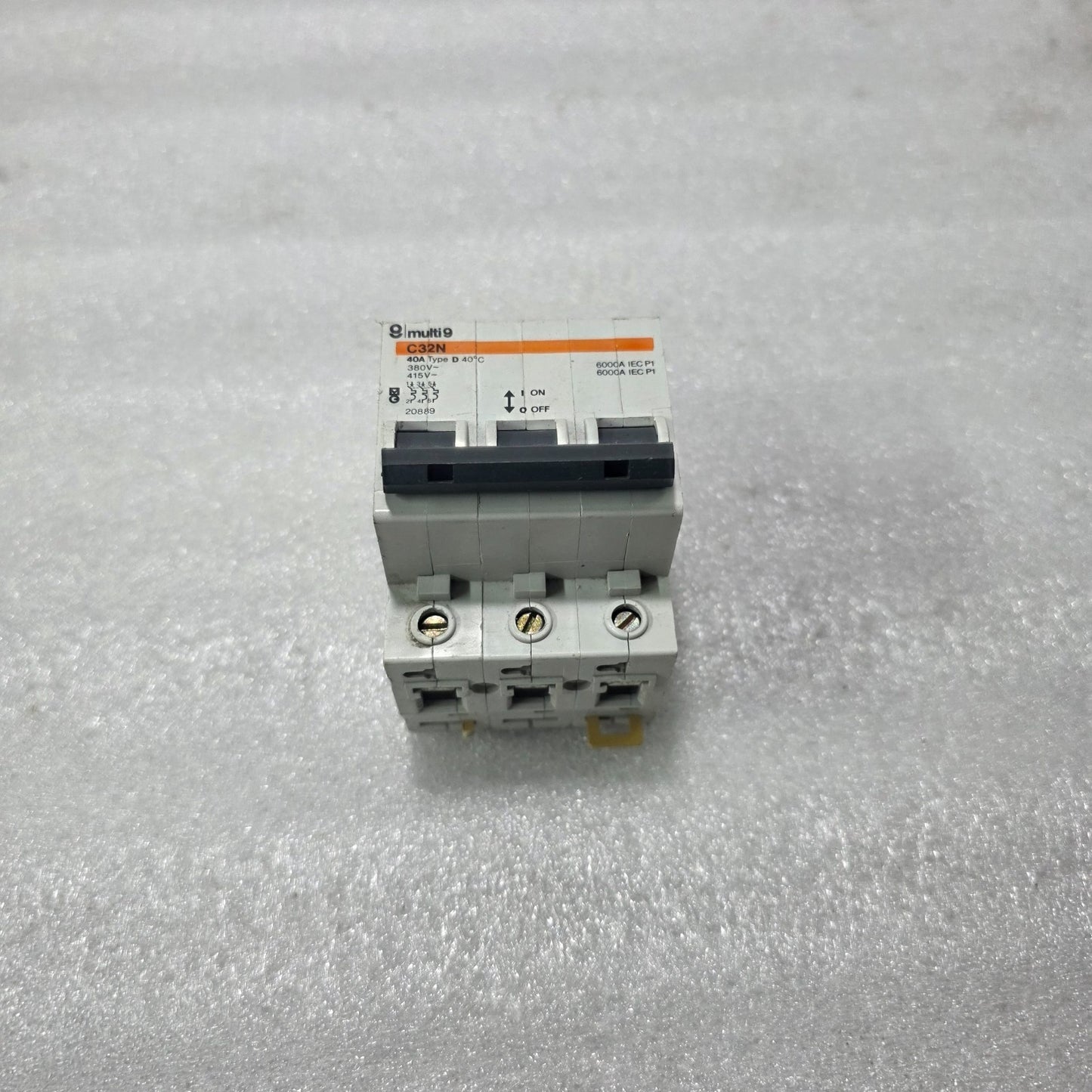 MERLIN GERIN MULTI 9 C32N 40A TYPE D 3 POLE MCB CIRCUIT BREAKER 415V 6KA
