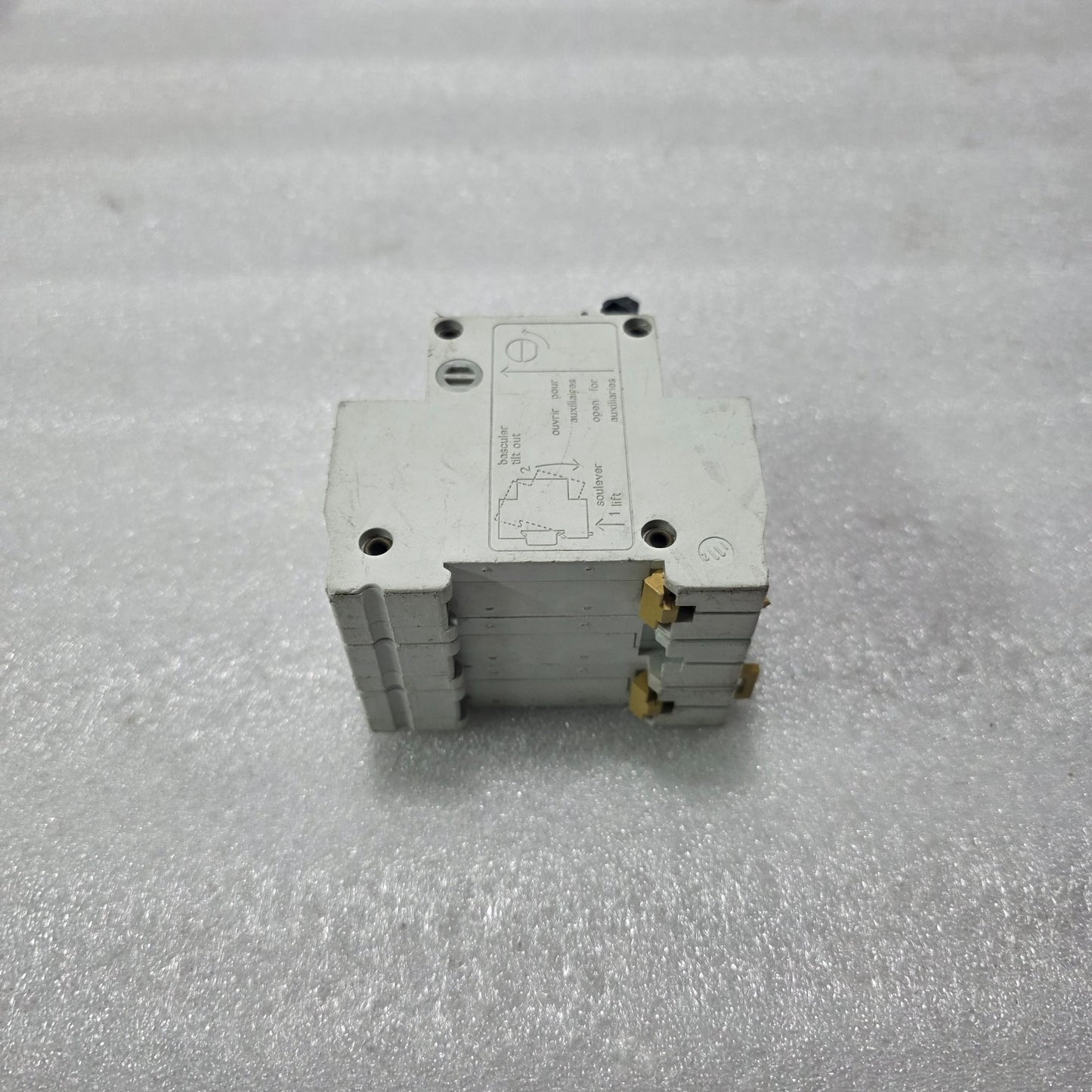 MERLIN GERIN MULTI 9 C32N 40A TYPE D 3 POLE MCB CIRCUIT BREAKER 415V 6KA