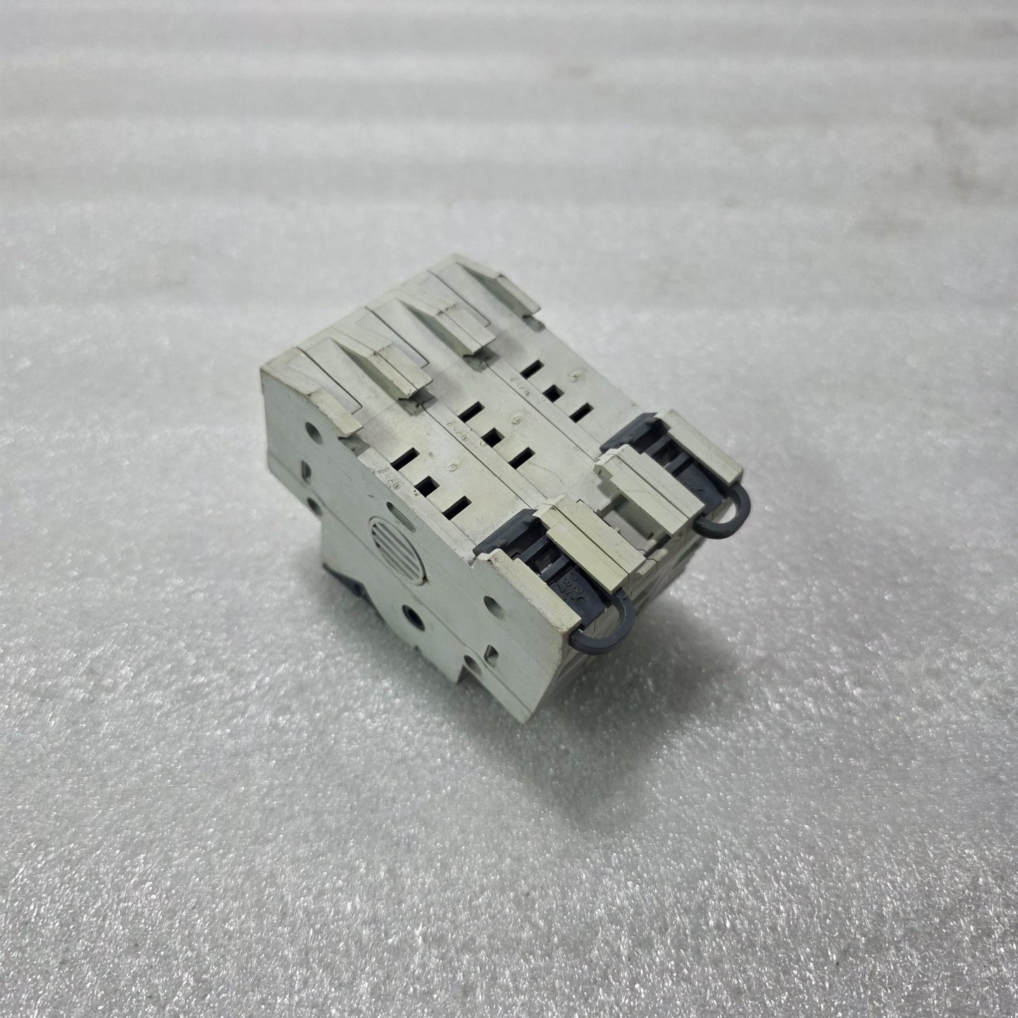 ALLEN BRADLEY 1492-FB3C30-L 30A 600V 3 POLE CLASS CC FUSE HOLDER