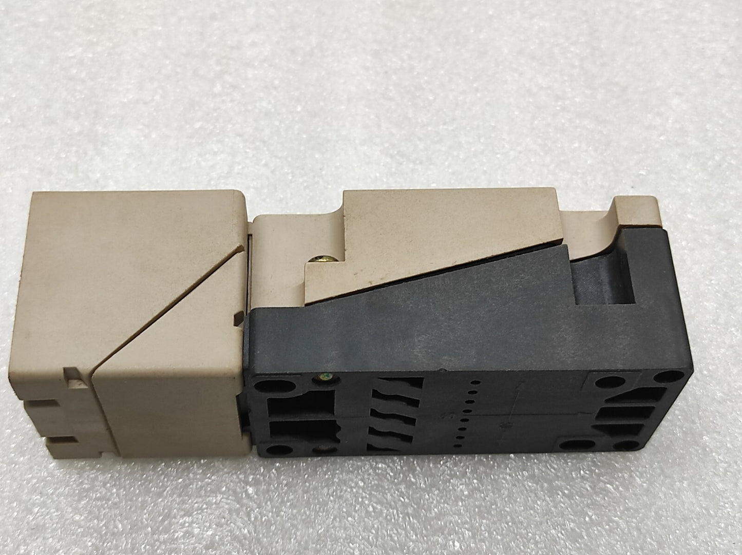 SIEMENS BERO 3RG4 INDUCTIVE SENSOR 3RG4031-6KD00