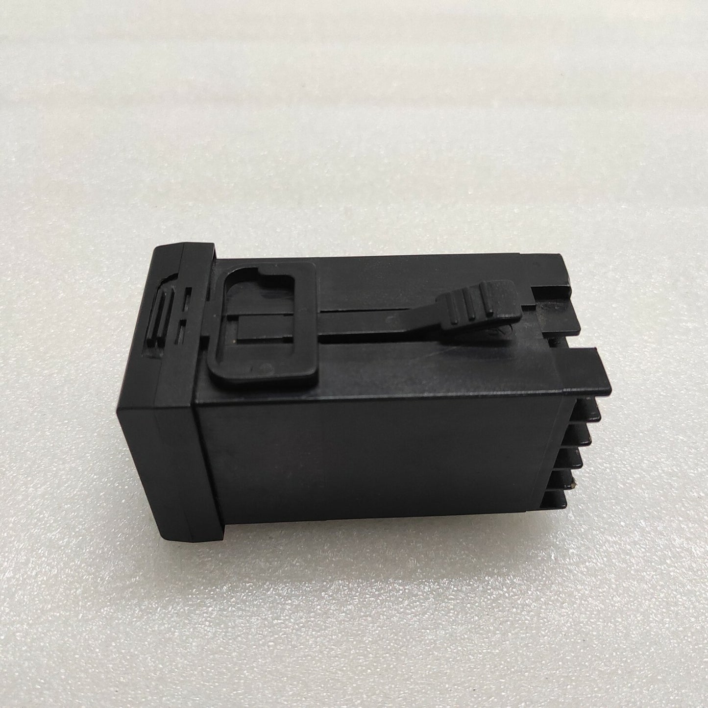 NIPPON NC2438 PID TEMPERATURE CONTROLLER 85-265V NC2438-21100B