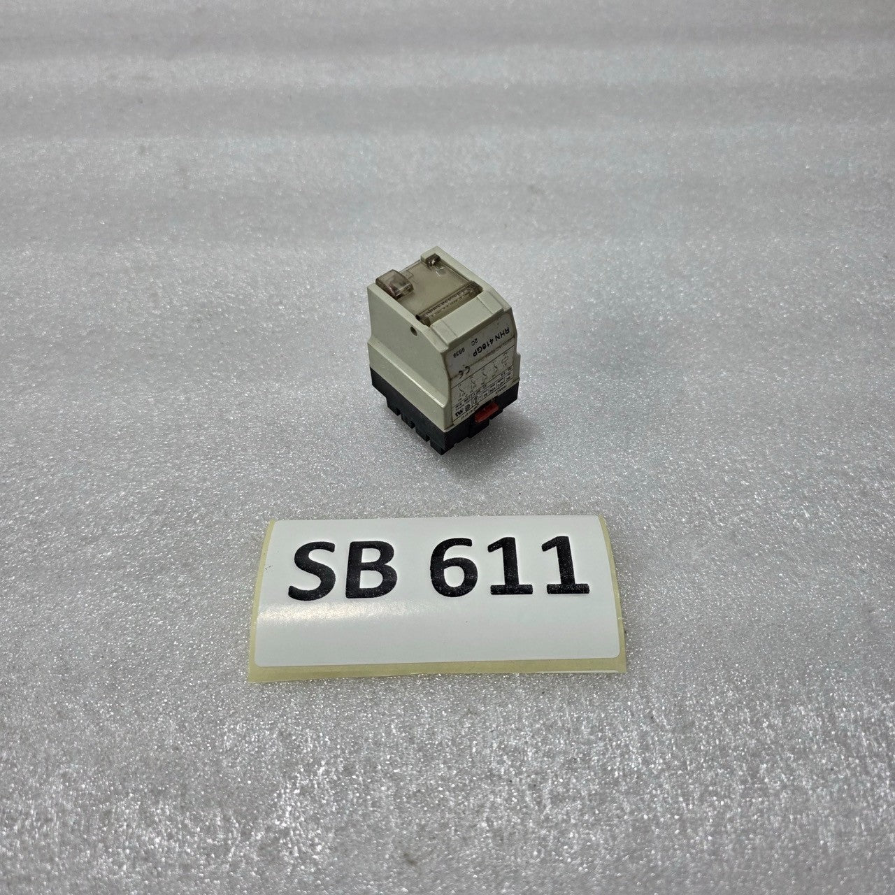 TELEMECANIQUE RHN 416GP CONTROL RELAY 220 VAC COIL 4PDT 5A PLUG-IN INDUSTRIAL RE