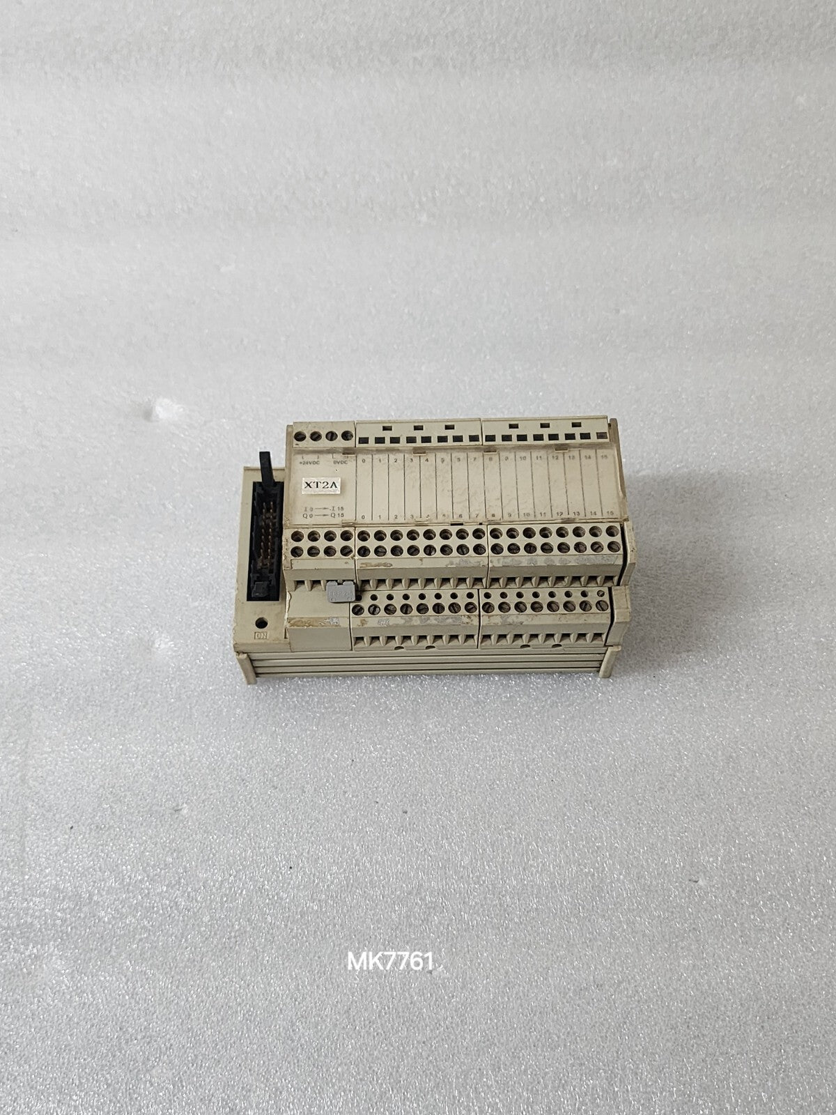 ABE7-H16R21 16 I/O PASSIVE CONNECTION SUB BASE