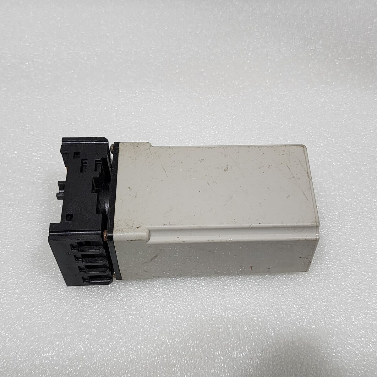 OMRON LG2-DB VOLTAGE SENSOR 24VDC