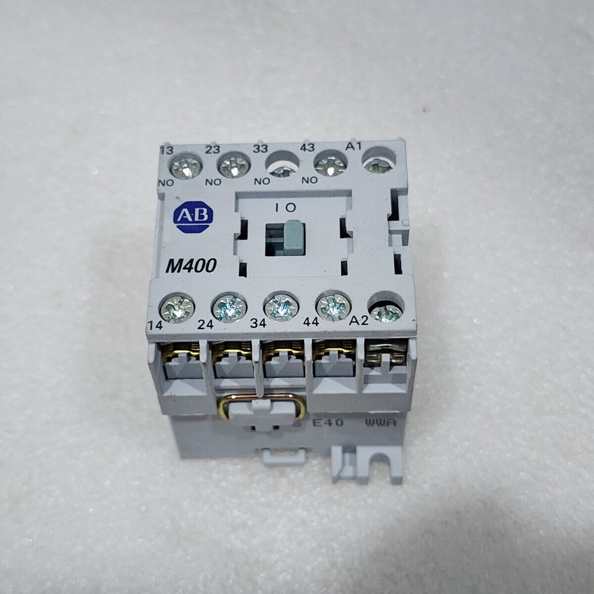 ALLEN BRADLEY CAT 700-M400 SER A CONTROL RELAY COIL VOLTAGE 220-240VAC