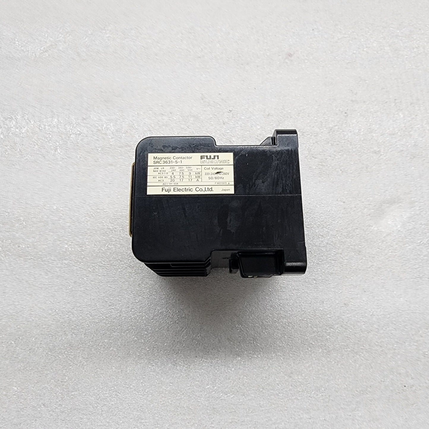FUJI ELECTRIC SRC3631-5-1 MAGNETIC CONTACTOR COIL VOLTAGE 220-240V-260V