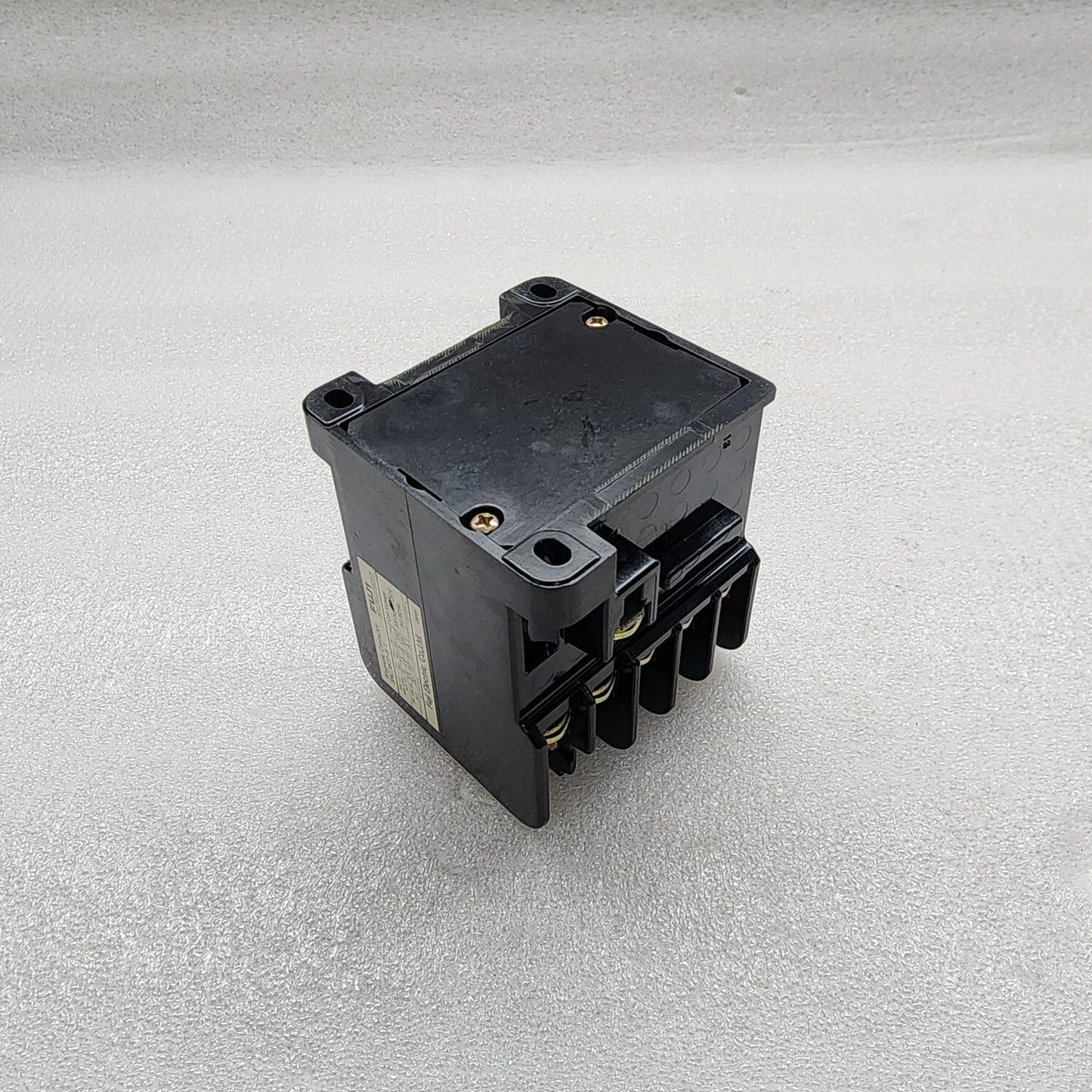 FUJI ELECTRIC SRC3631-5-1 MAGNETIC CONTACTOR COIL VOLTAGE 220-240V-260V