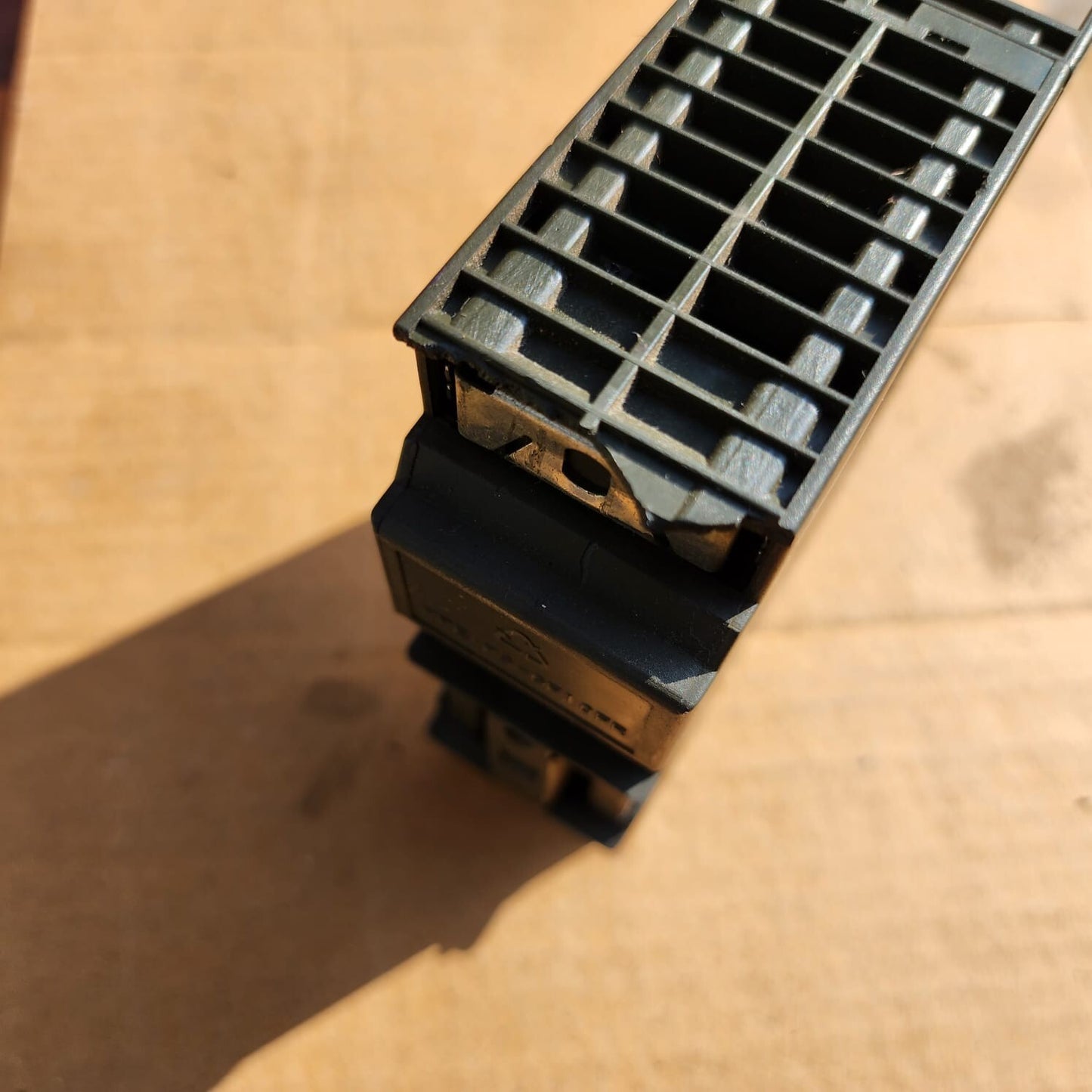 6ES7 331-7KF01-0AB0  EDGE IS BROKEN