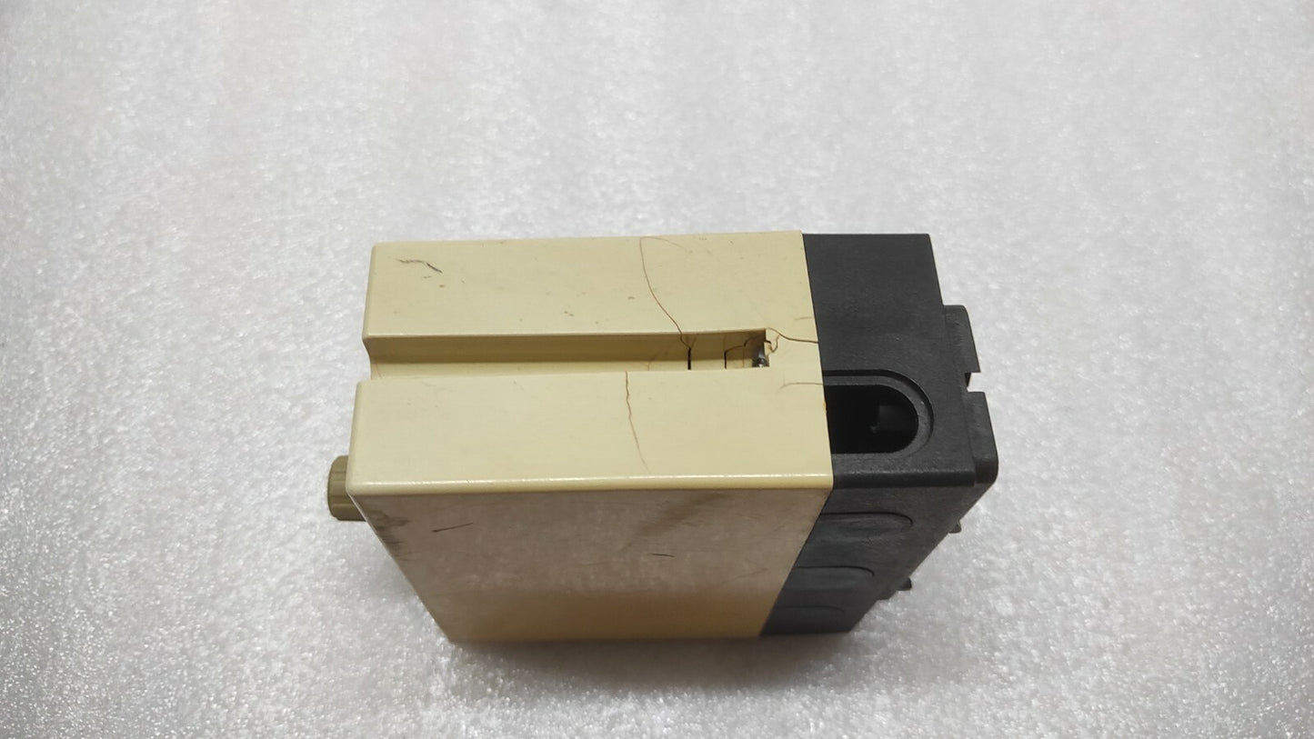 GESTRA LRS 1-5 CONDUCTIVITY SWITCH 230V 057270 CRACKED BODY