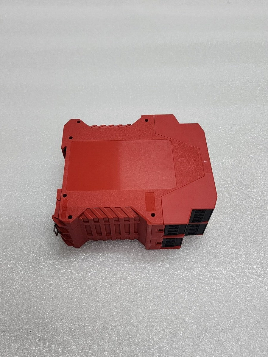 ALLEN BRADLEY MSR138DP GUARD MASTER CAT 440R-M23143 SAFETY RELAY