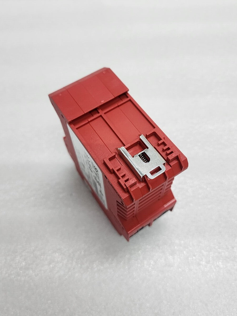 ALLEN BRADLEY MSR138DP GUARD MASTER CAT 440R-M23143 SAFETY RELAY