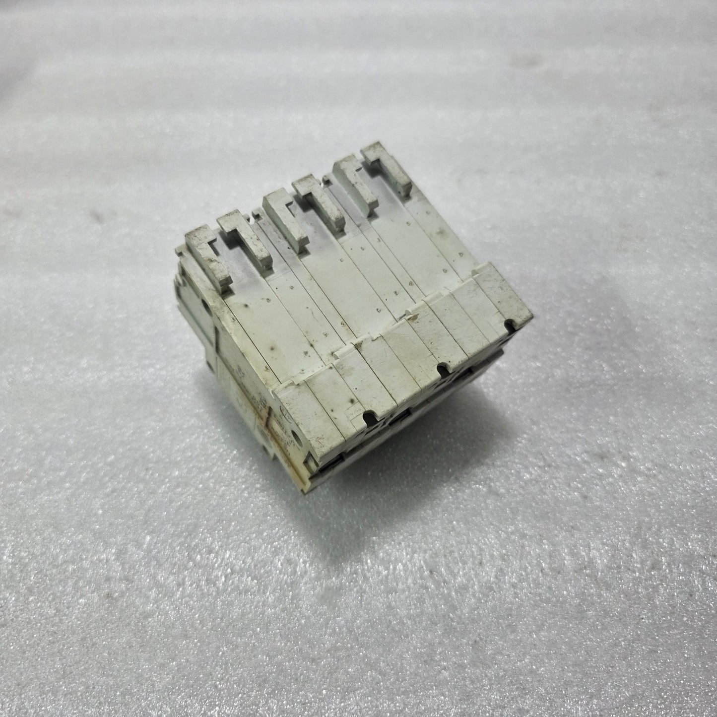 MERLIN GERIN MULTI9 NC100LH C40A 3 POLE MCB 400V 50KA INDUSTRIAL CIRCUIT BREAKER