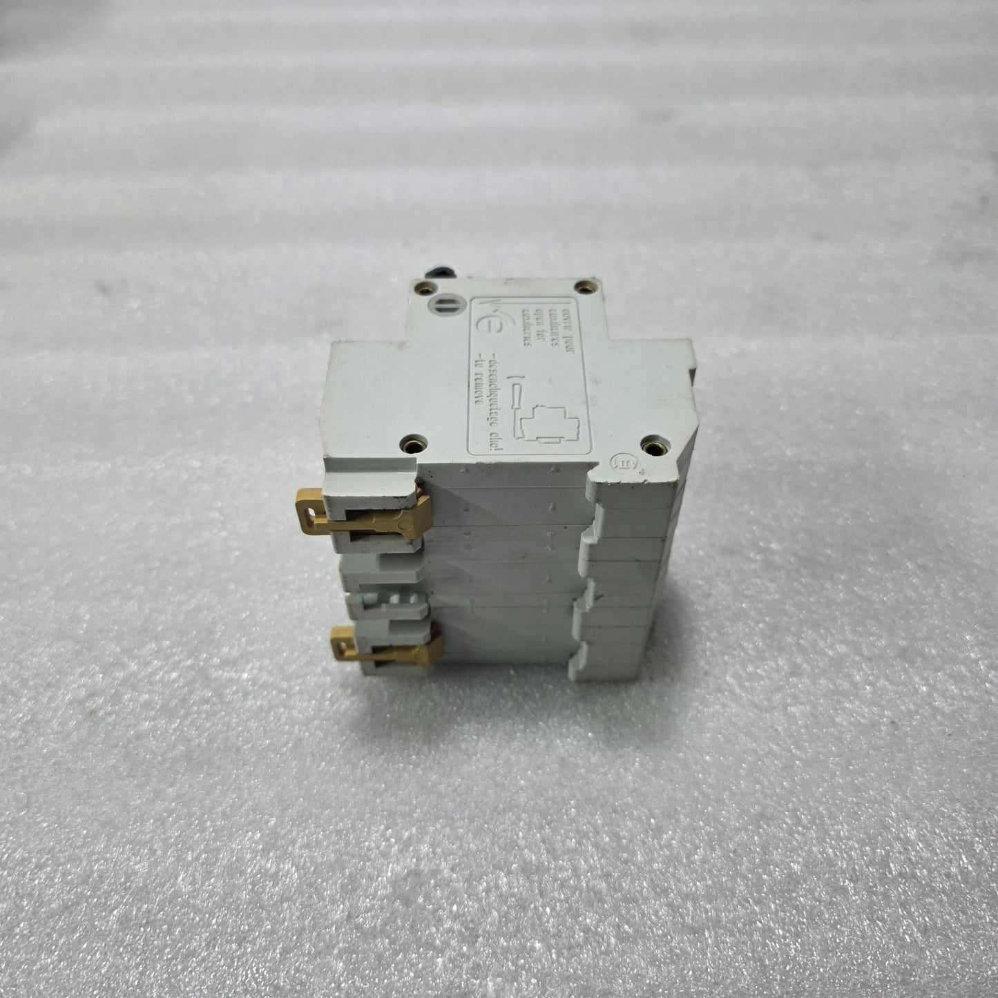 MERLIN GERIN MULTI9 C63L 60A 3 POLE MCB 380V 22KA INDUSTRIAL CIRCUIT BREAKER