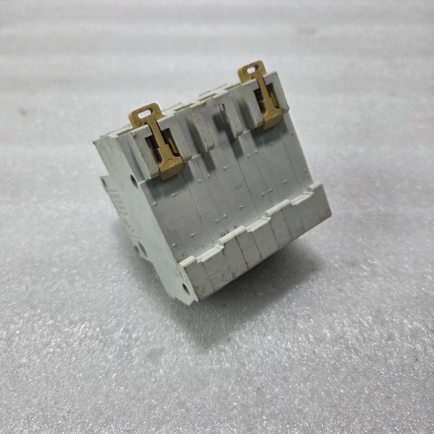 MERLIN GERIN MULTI9 C32L-MA 3 POLE MOTOR PROTECTION CIRCUIT BREAKER 16A 380/415V