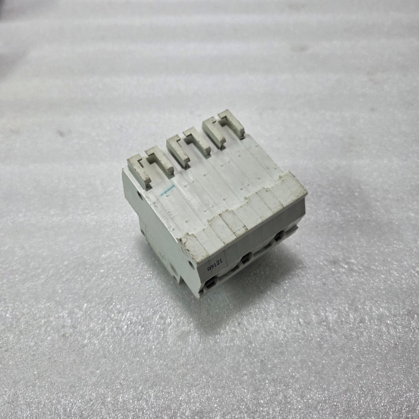 MERLIN GERIN MULTI9 C32L-MA 1.6A 3 POLE MCB 380V MOTOR PROTECTION CIRCUIT BREAKE