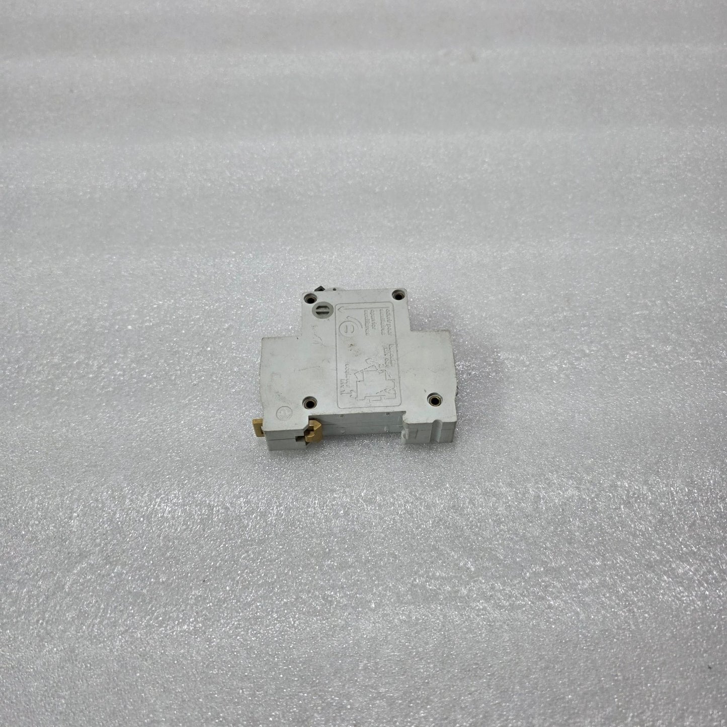 MERLIN GERIN MULTI9 C32H 2A SINGLE POLE MCB 10KA DIN RAIL CIRCUIT BREAKER 220/24