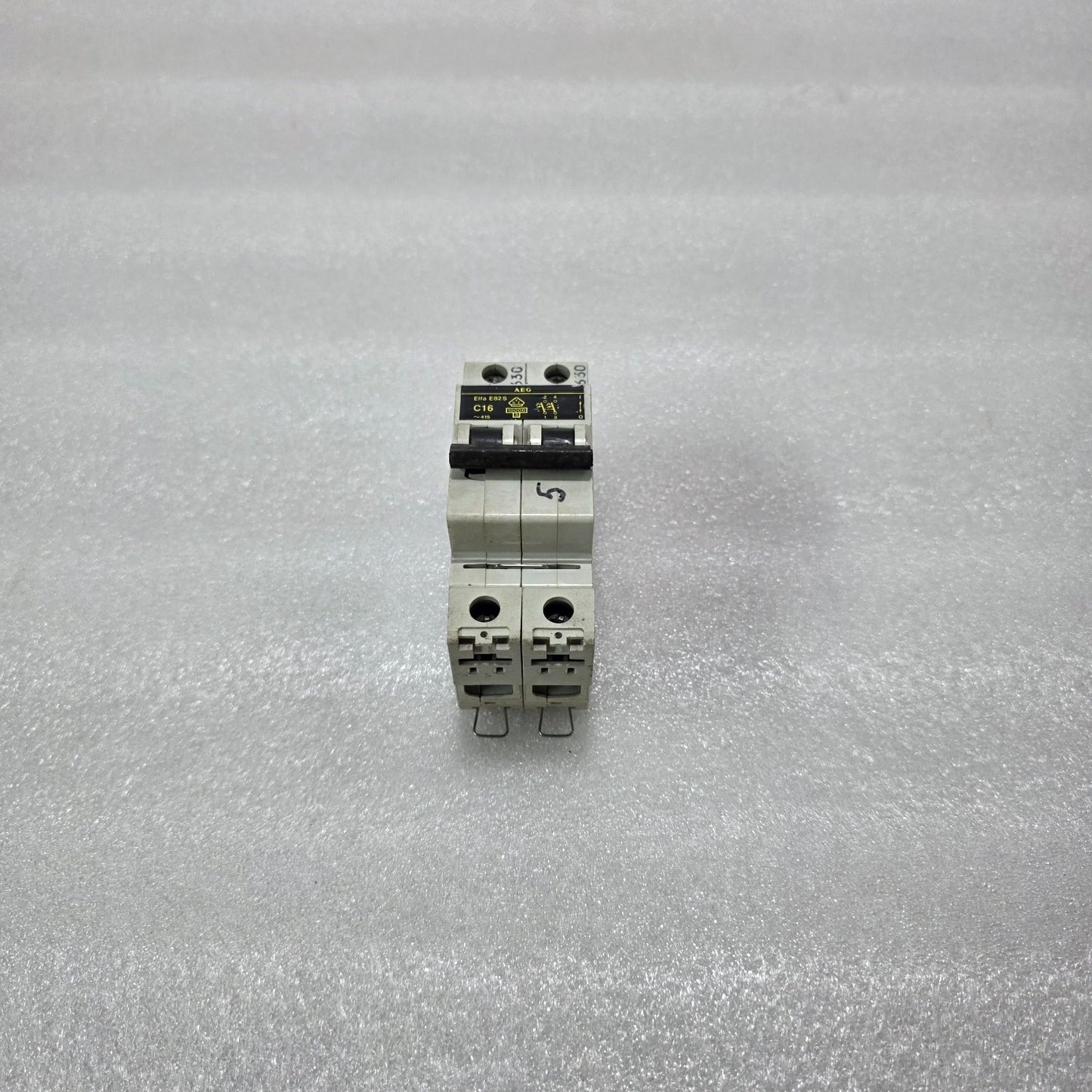 AEG ELFA E82S C16 16A 415V 2 POLE MINIATURE CIRCUIT BREAKER MCB