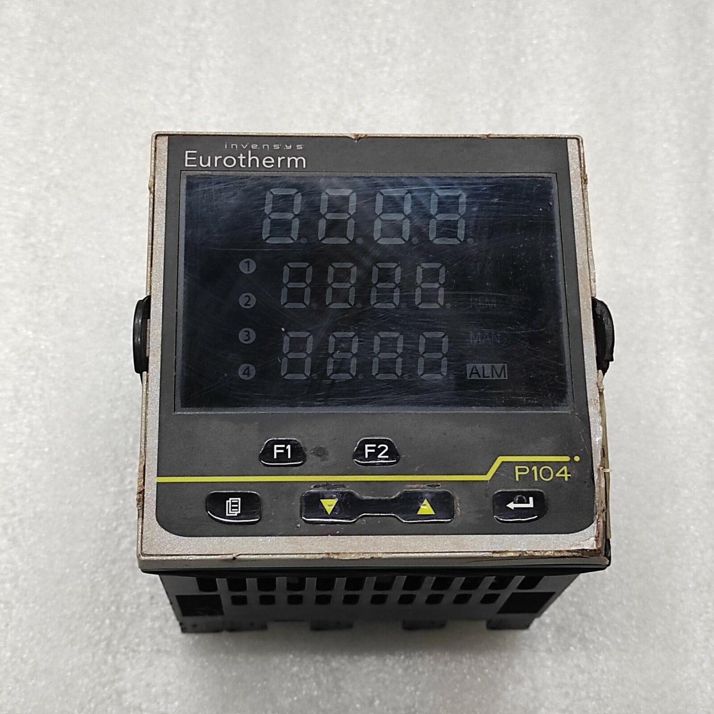 EUROTHERM P104 TEMPERATURE AND PROCESS CONTROLLER P104/CC/VH/RRR/R/XXX 100-240VA