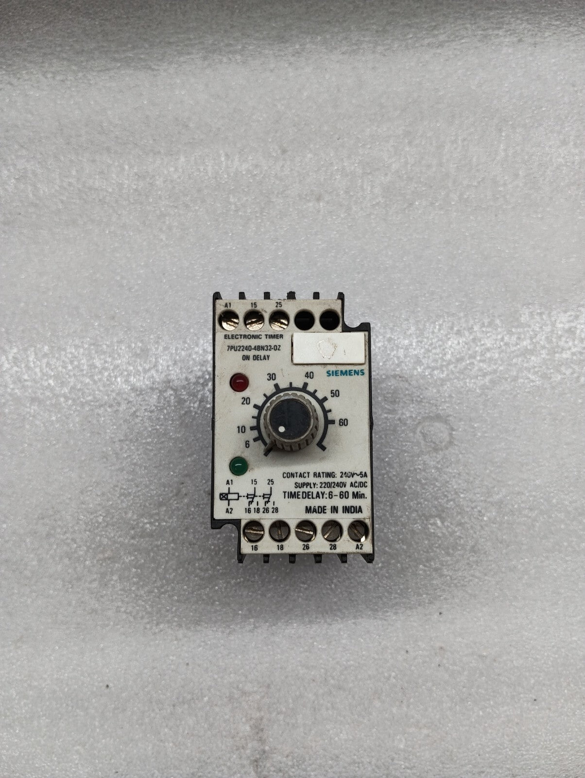SIEMENS 7PU2240-4BN32-0Z ON DELAY ELECTRONIC TIMER 220-240VAC/DC