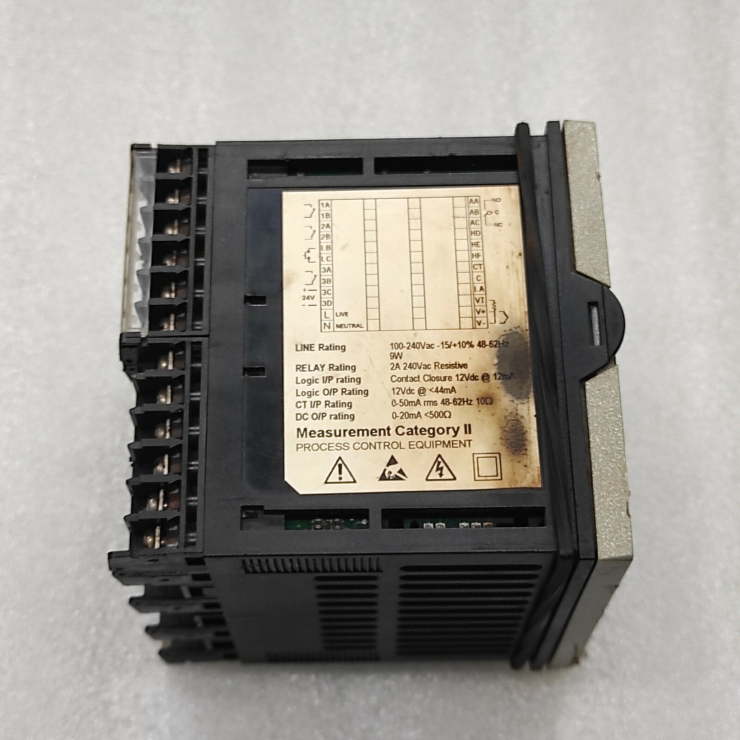 EUROTHERM P104 TEMPERATURE AND PROCESS CONTROLLER P104/CC/VH/RRR/R/XXX 100-240VA