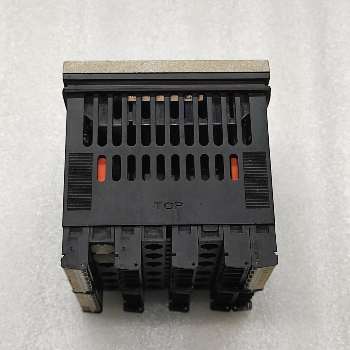 EUROTHERM P104 TEMPERATURE AND PROCESS CONTROLLER P104/CC/VH/RRR/R/XXX 100-240VA