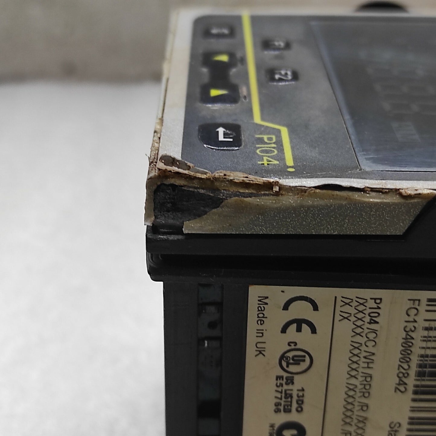 EUROTHERM P104 TEMPERATURE AND PROCESS CONTROLLER P104/CC/VH/RRR/R/XXX 100-240VA
